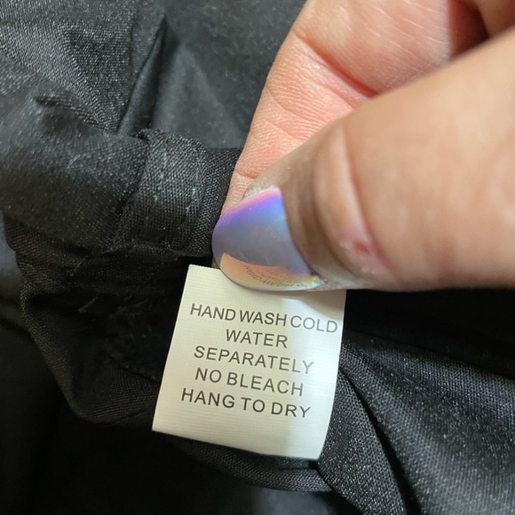 Black shorts - Picture 7 of 11